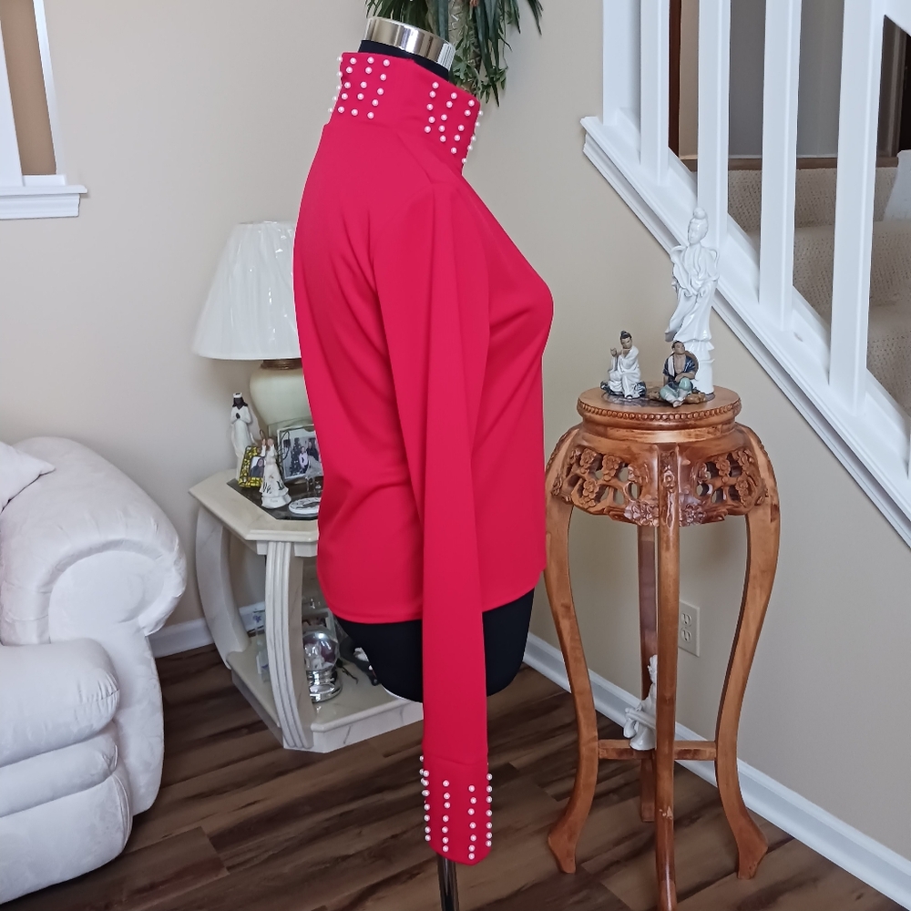 💋💋Red Turtleneck Top with Faux Pearl Collar and Cuffs NWOT *See Measurement* - Picture 3 of 14